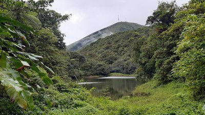 Etang As de Pique et vue sur la Citerne