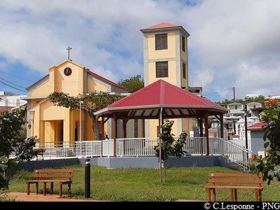 Eglise d'Anse-Bertrand et place aménagée